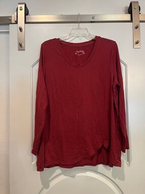 AnyBody Burgundy Red Long Sleeve tunic style Top. GUC!